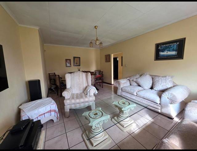 3 BEDROOM HOUSE FOR SALE IN DAWN PARK